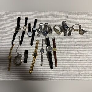 Lot Of 19 Vintage Watch Lot Seiko, Timex , Citizen , Gucci , Etc